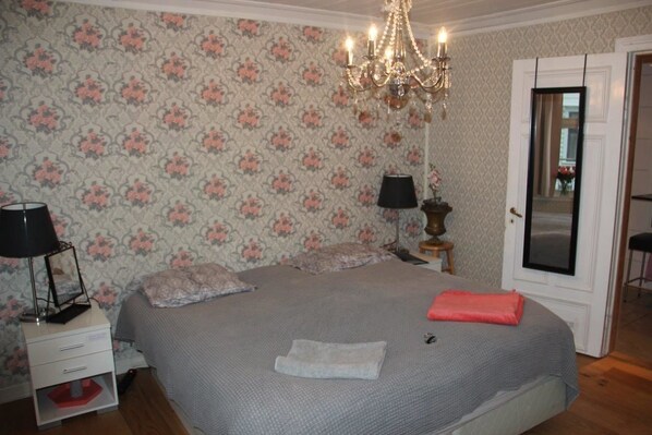 Romantic Suite | เปล/เตียงเด็กอ่อน, Wi-Fi ฟรี, ผ้าปูที่นอน