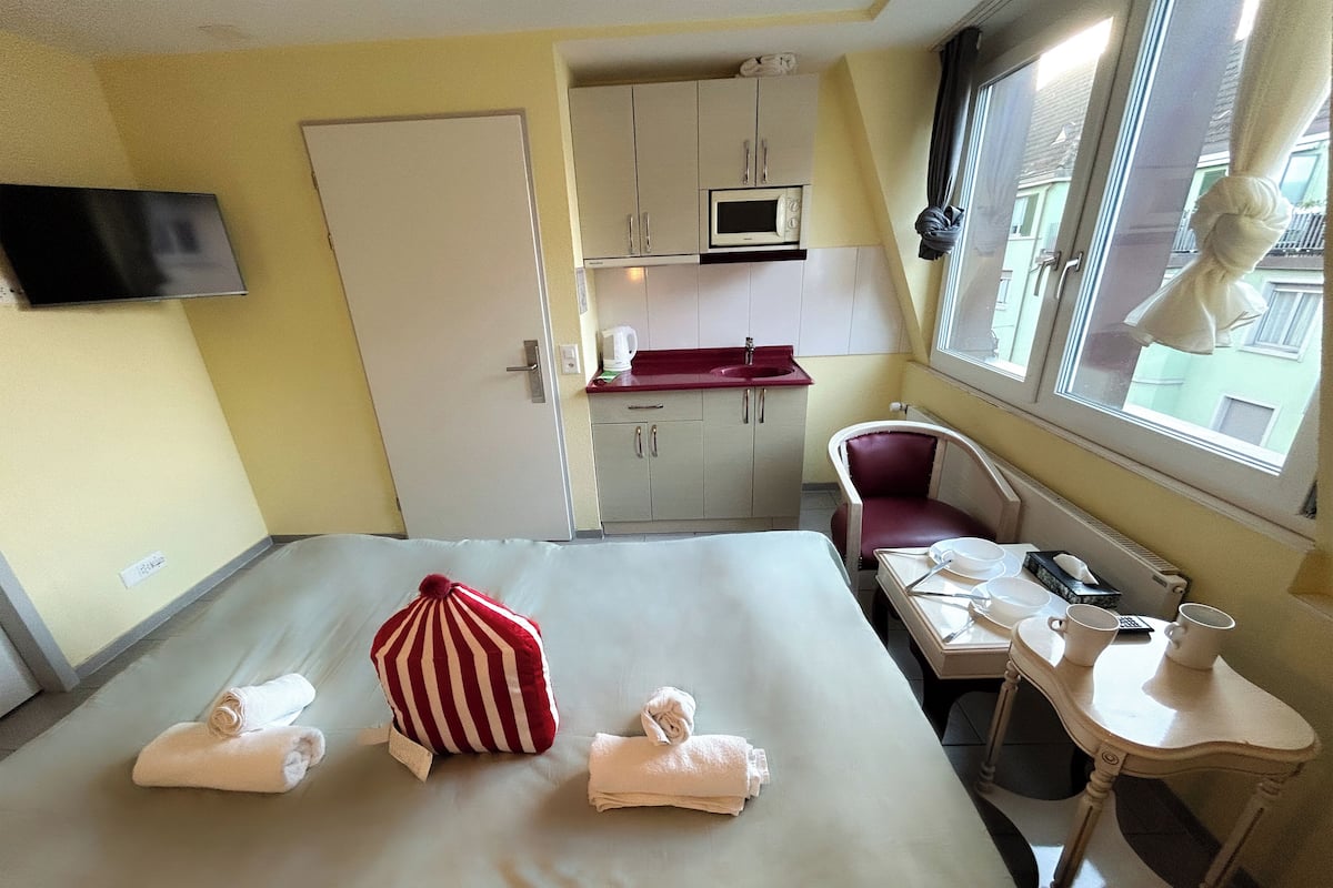Double Room | In-room safe, soundproofing, free WiFi, bed sheets