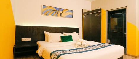 Premier King | Desk, iron/ironing board, free WiFi, bed sheets