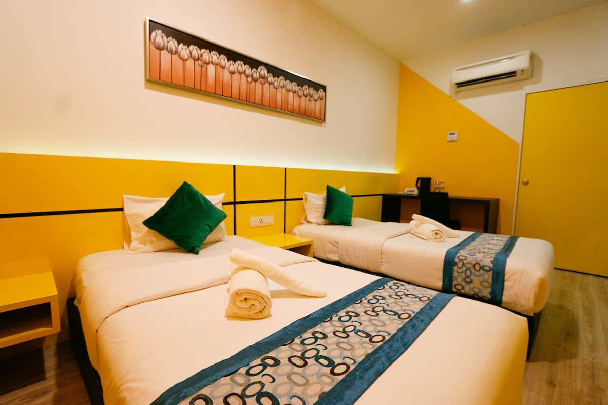 Standard Twin Room | Desk, iron/ironing board (on request), free WiFi, bed sheets