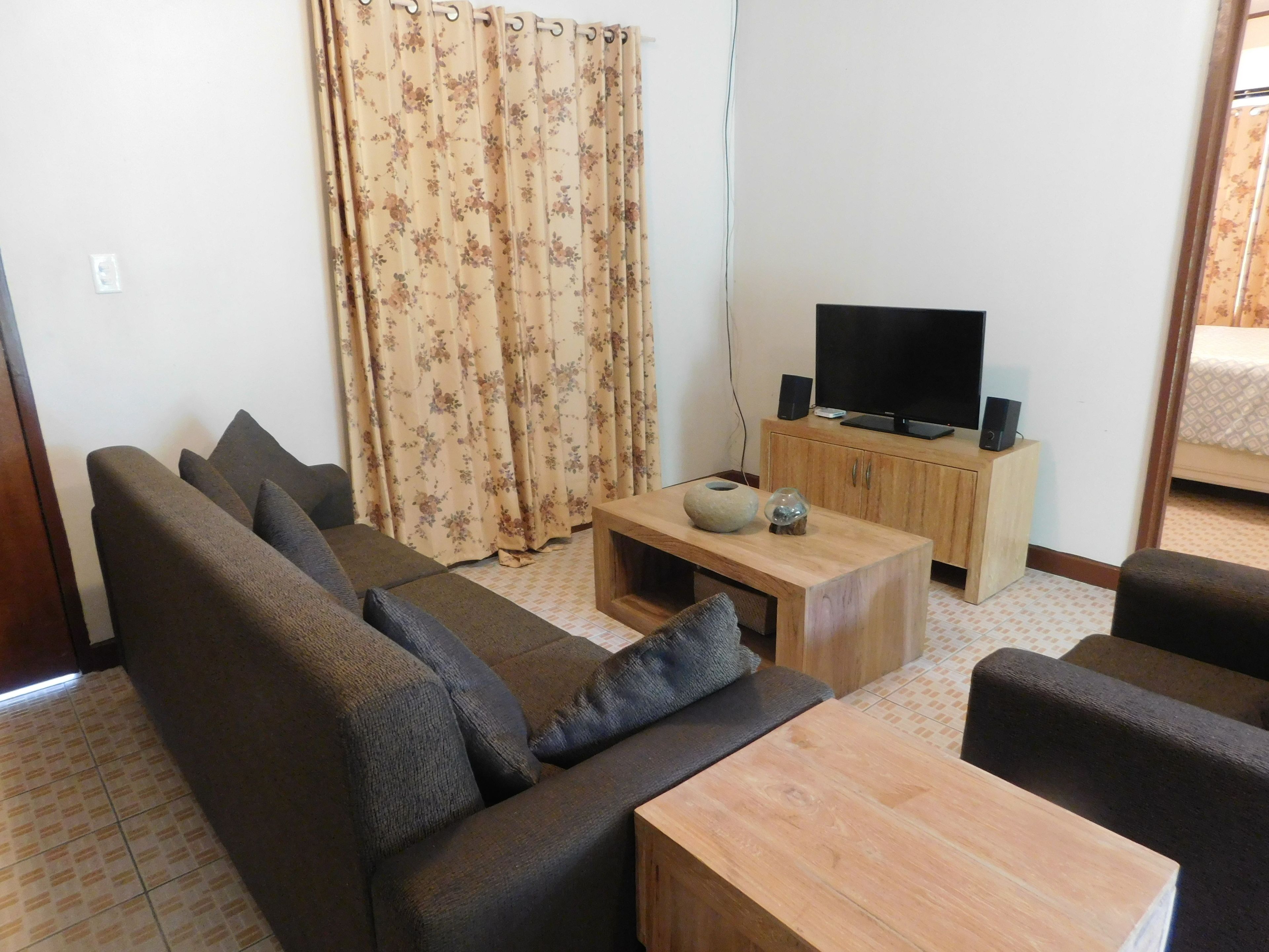 Family House, 2 Bedrooms, Smoking, Kitchen | Living room