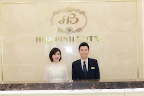Reception - Hoa Binh Hotel (Hanoi)