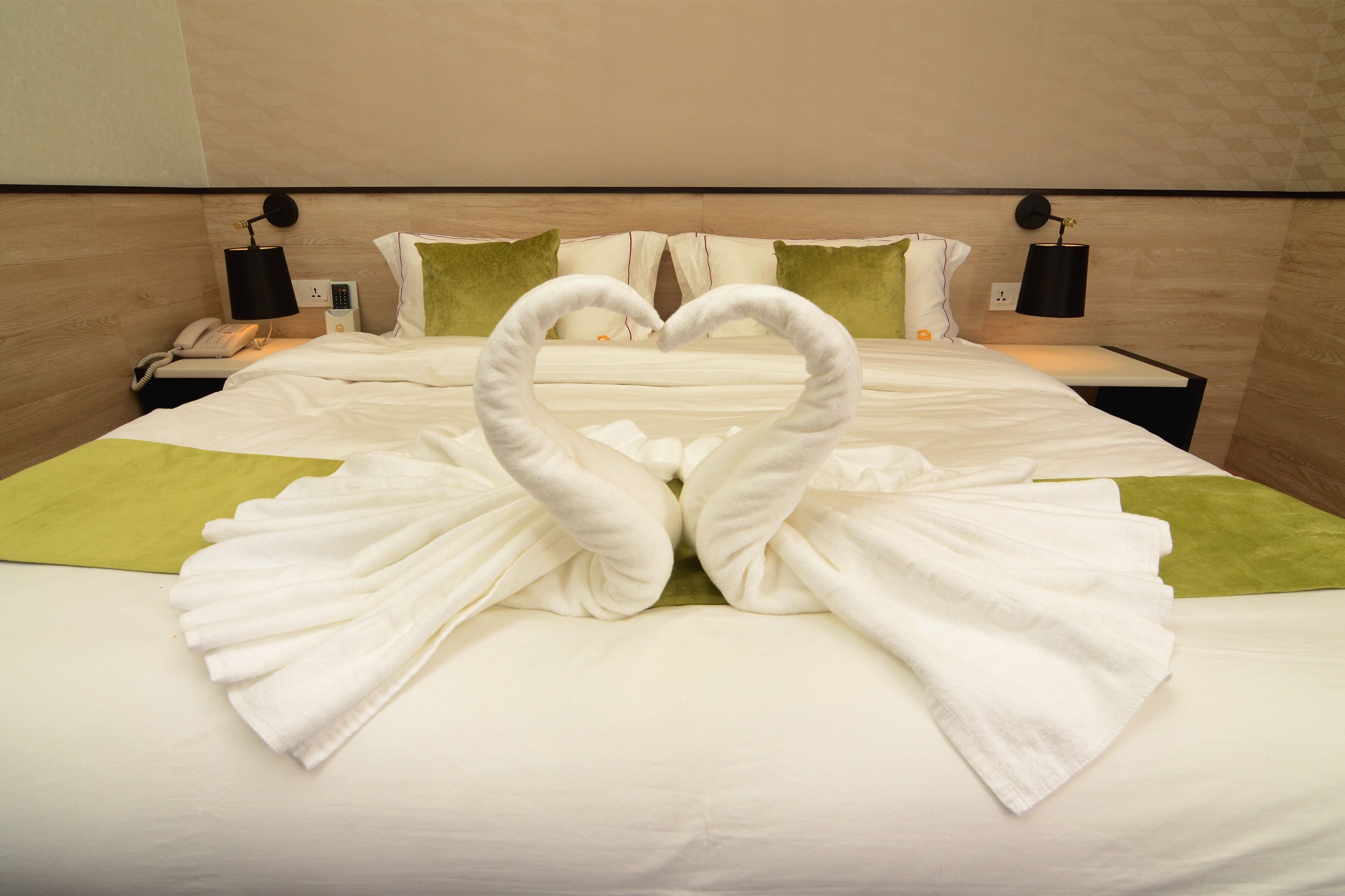 Escritorio, wifi gratis y ropa de cama 