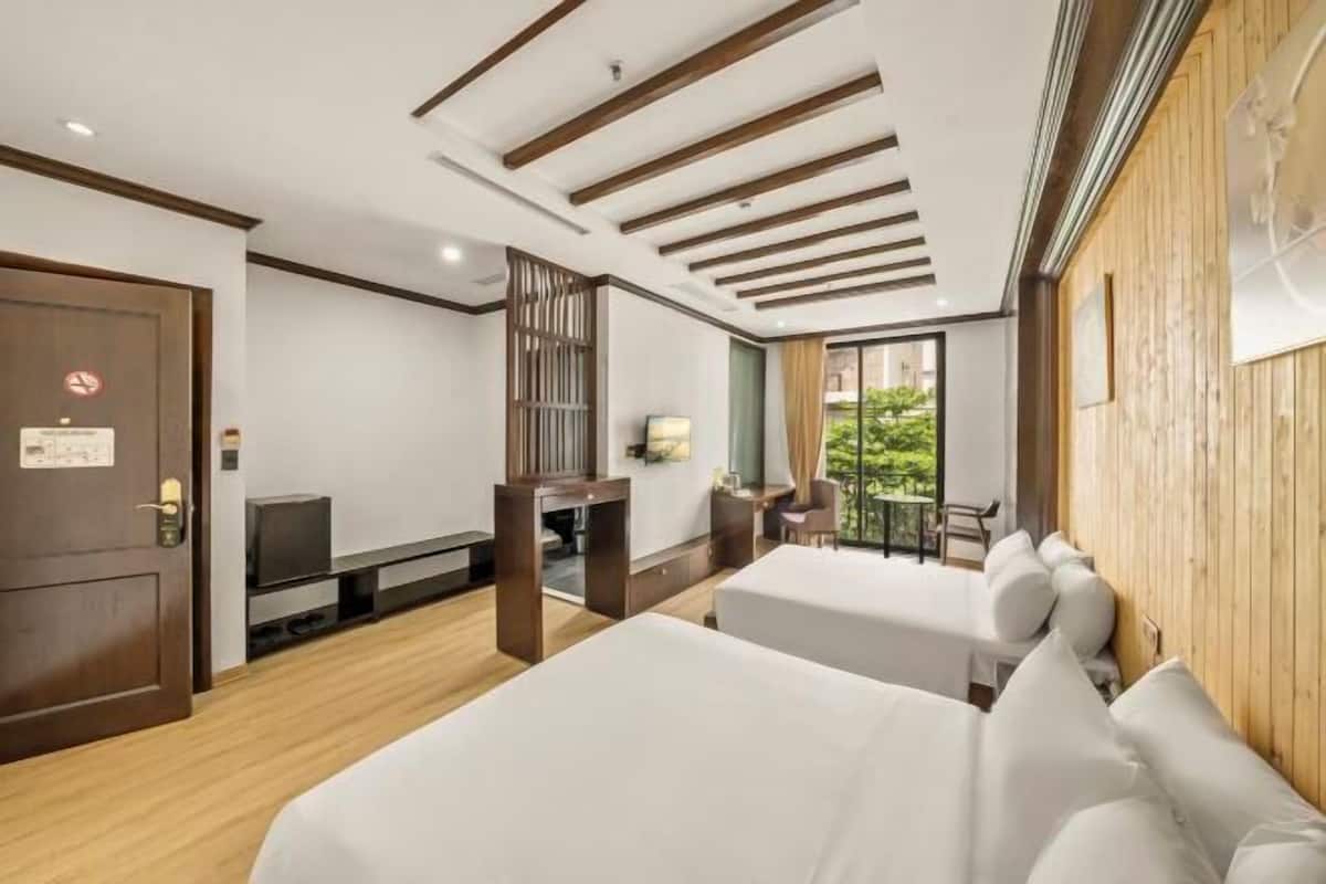 1 bedroom, pillowtop beds, minibar, in-room safe