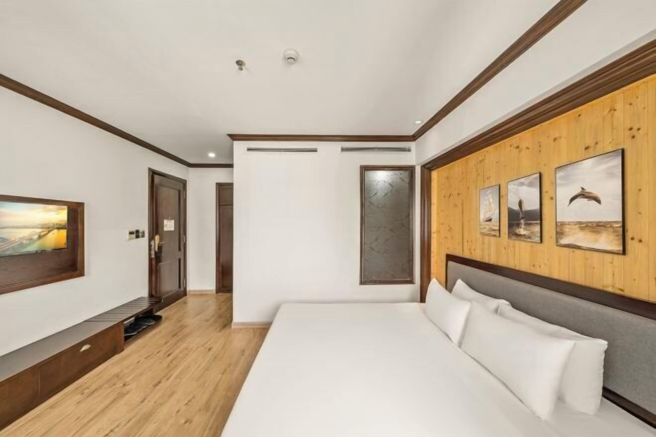 Camas con pillow-top, minibar y caja de seguridad en la habitación 