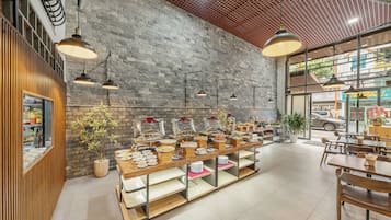 Breakfast, lunch, dinner served; local and international cuisine