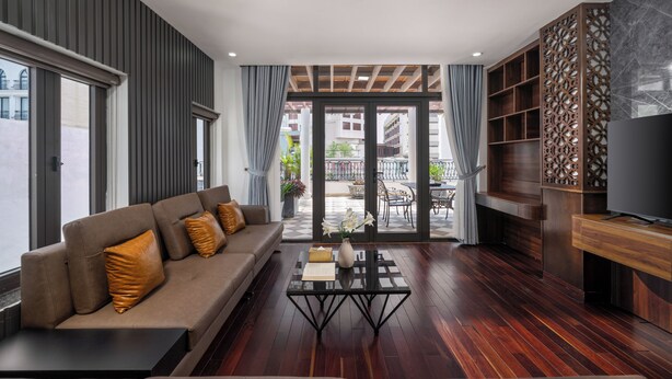 Presidential Penthouse, 1 Bedroom, Terrace, City View | Ruang tamu | 32 inci televisyen LCD dengan kabel, TV 