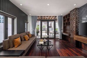 Presidential-Penthouse, 1 Schlafzimmer, Terrasse, Stadtblick | Wohnbereich | 32-Zoll-LCD-Fernseher mit Kabelempfang, Fernseher