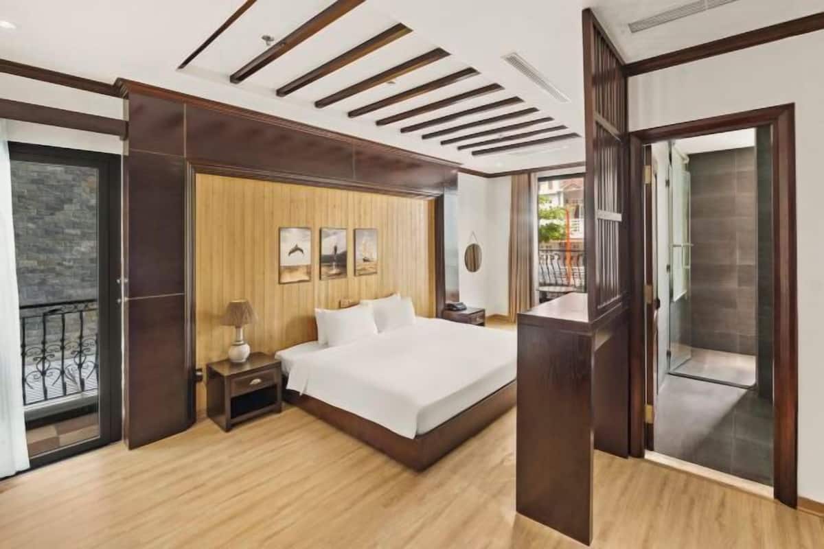 1 bedroom, pillowtop beds, minibar, in-room safe