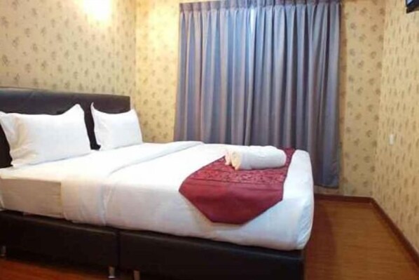 Iron/ironing board, free WiFi