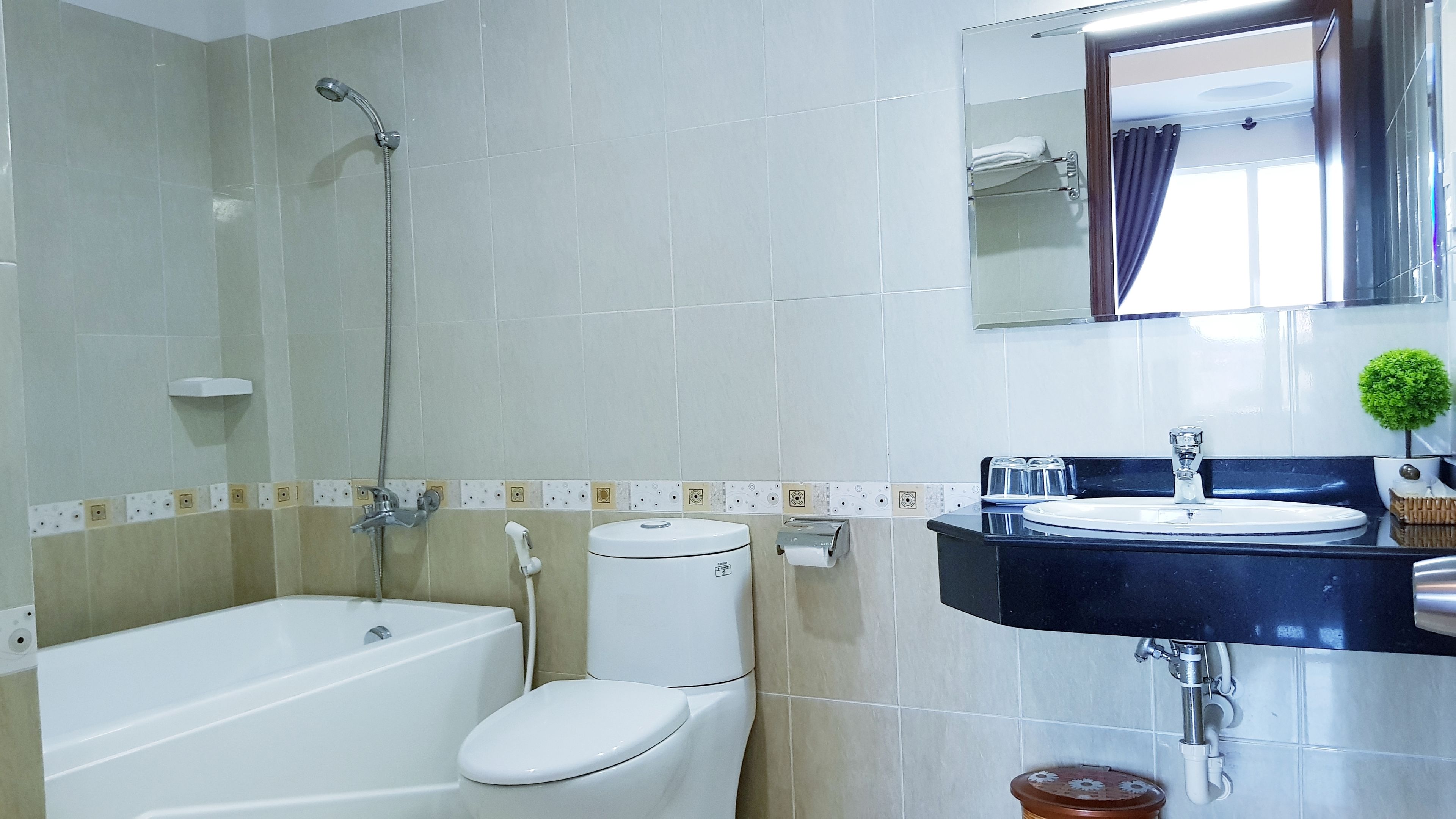 vip quadruple room | bathroom | shower, hydromassage showerhead, free toiletries, hair dryer