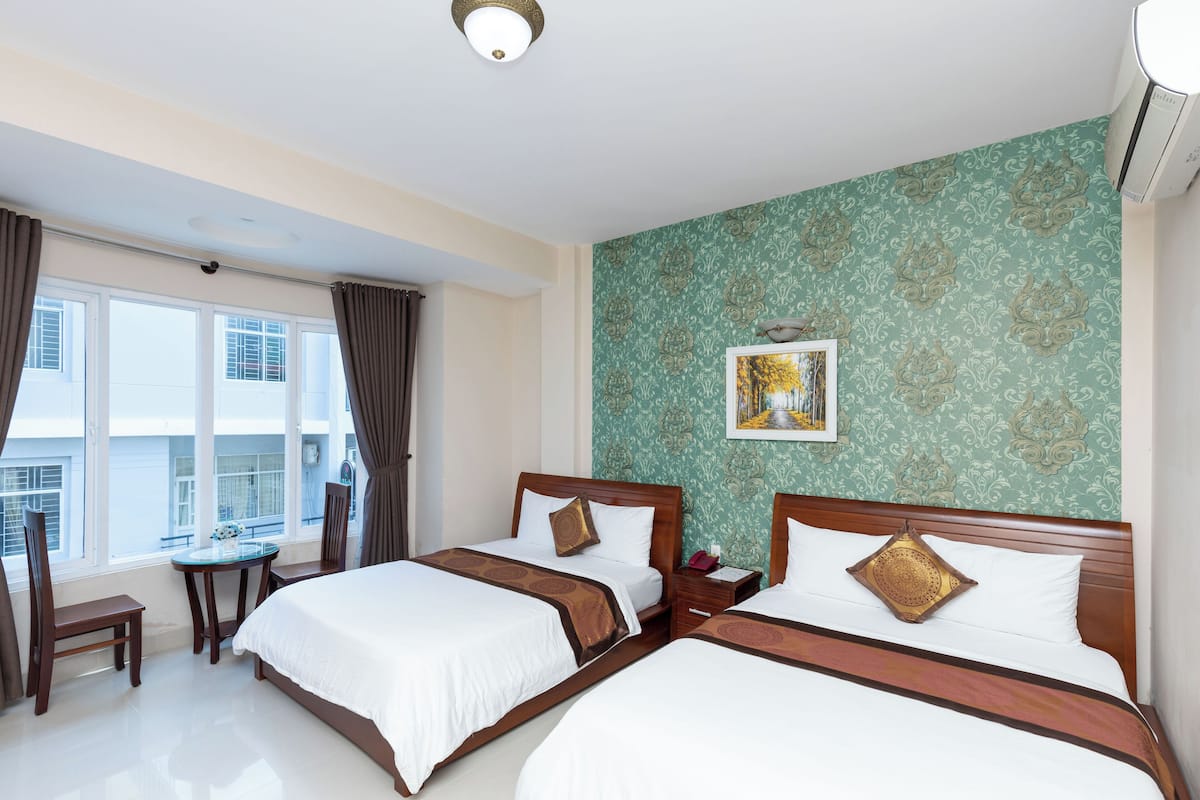 VIP Quadruple Room | 1 phòng ngủ, bàn, màn/rèm cản sáng, phòng cách âm 