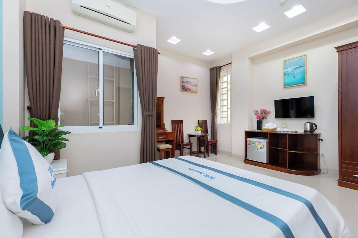 1 bilik tidur, meja, langsir/tirai gelap terus, kalis bunyi 