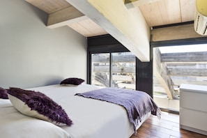 Basic Duplex, 2 Bedrooms, Terrace (Prats de Molló, 18) - My Space Barcelona Executive Apartments Center (Barcelona)