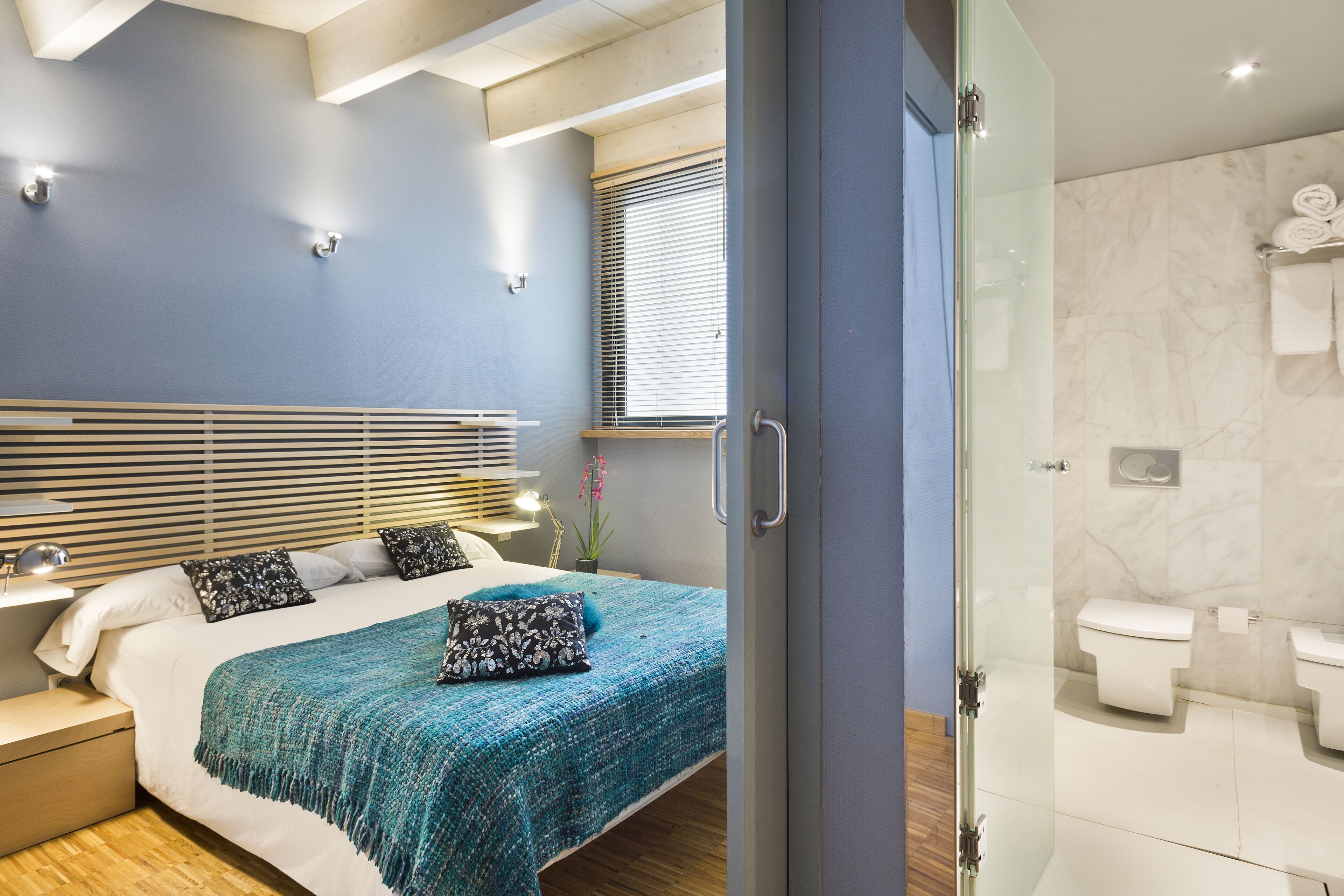 Executive Apartment | In-room safe, blackout drapes, iron/ironing board, WiFi (free)