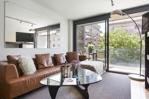 Executive Apartment, 3 Bedrooms, Balcony (Prats de Molló, 18) | Living area | 32-inch flat-screen TV with cable channels, TV - My Space Barcelona Executive Apartments Center (Barcelona)