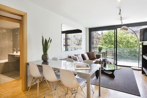 Executive Apartment, 3 Bedrooms, Balcony (Prats de Molló, 18) | Living area | 32-inch flat-screen TV with cable channels, TV - My Space Barcelona Executive Apartments Center (Barcelona)