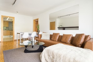 Executive Apartment, 3 Bedrooms, Balcony (Prats de Molló, 18) | Living area - My Space Barcelona Executive Apartments Center (Barcelona)