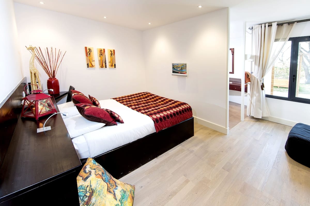 Superior Double Room | Desk, soundproofing, cribs (free), WiFi (free)