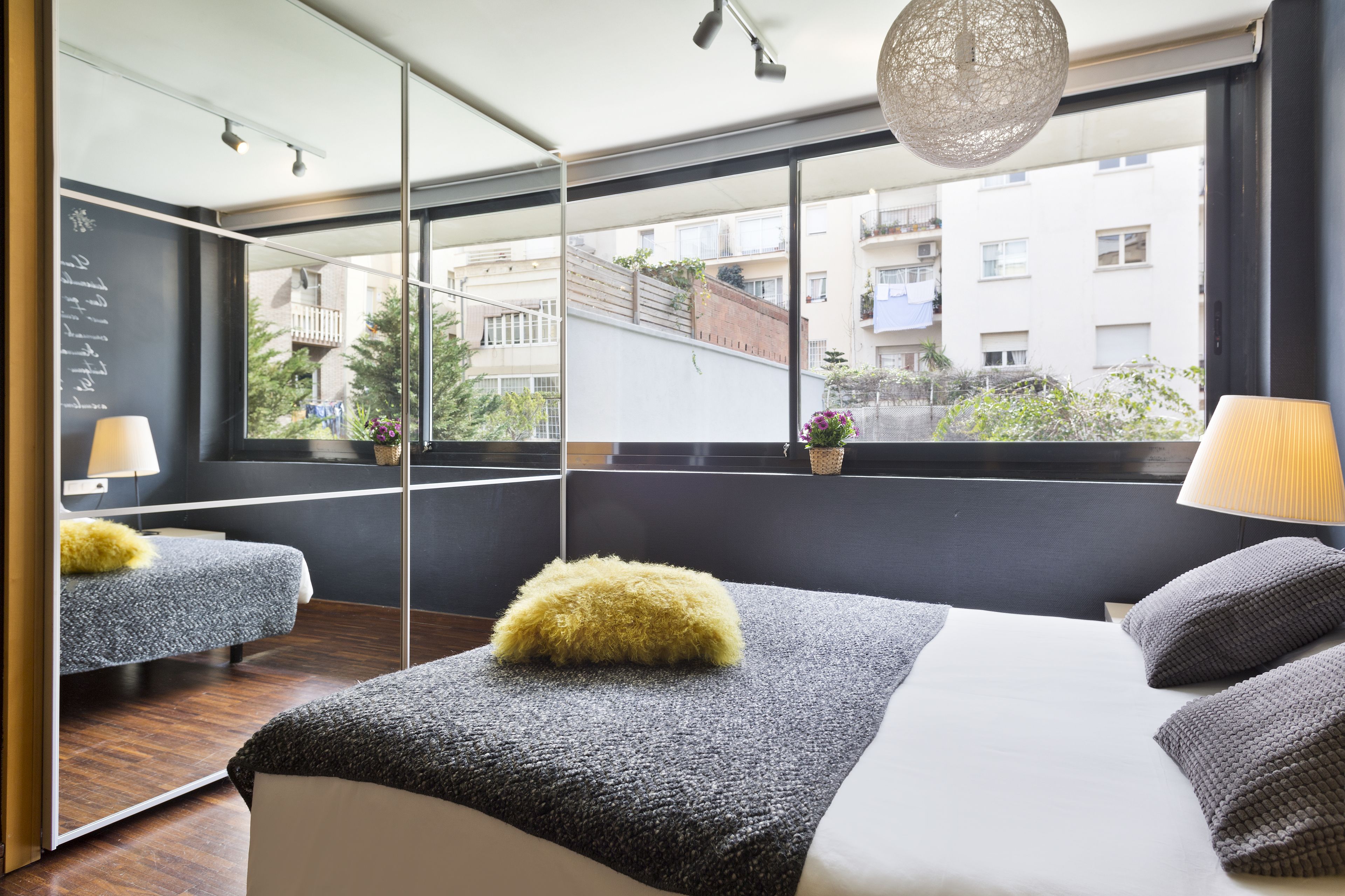 Dúplex Business, 3 habitaciones, piscina privada, planta baja | 3 dormitorios, caja fuerte, tabla de planchar con plancha