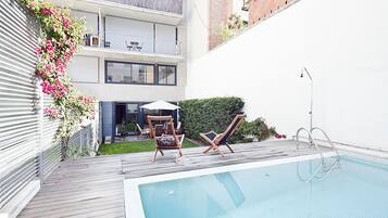 Business Duplex, 3 Bedrooms, Private Pool, Ground Floor | 3 bedrooms, in-room safe, iron/ironing board, cots/infant beds