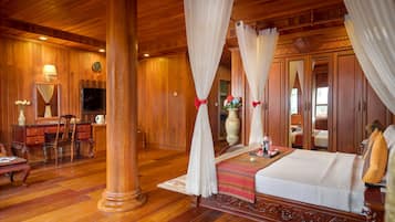 Suite, 1 King Bed, Non Smoking, City View | Minibar, in-room safe, desk, laptop workspace