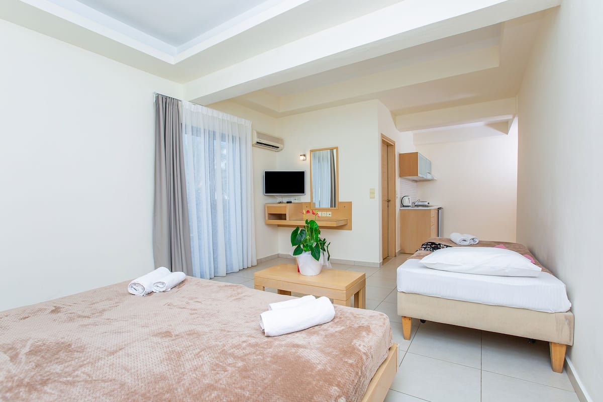 Superior studio, uitzicht op bergen | Een kluis op de kamer, gratis babybedden, wifi, beddengoed