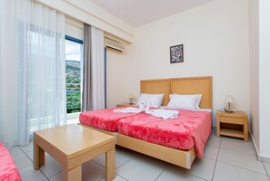 Superior studio, uitzicht op bergen | Een kluis op de kamer, gratis babybedden, wifi, beddengoed