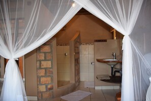 House, 2 Bedrooms, Kitchen, Ocean View | Bathroom | Shower, towels - Khumbula iMozambique (Jangamo)