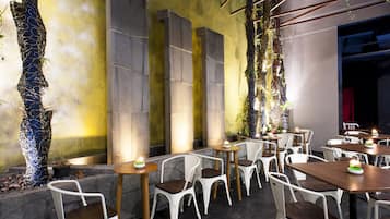 3 restaurants, breakfast, lunch served; local and international cuisine