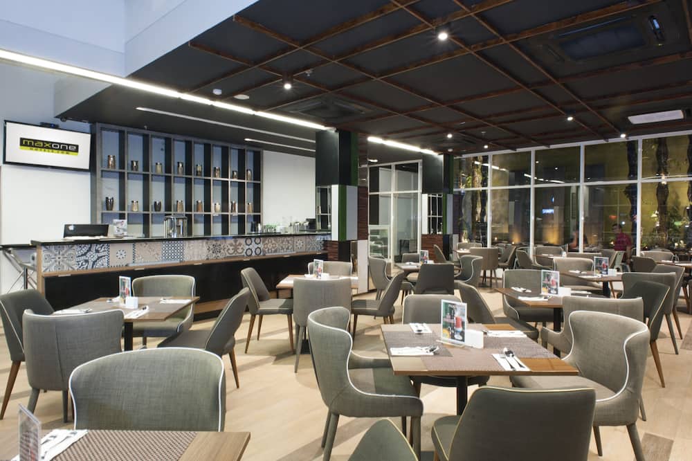MaxOneHotels at Dharmahusada - Surabaya