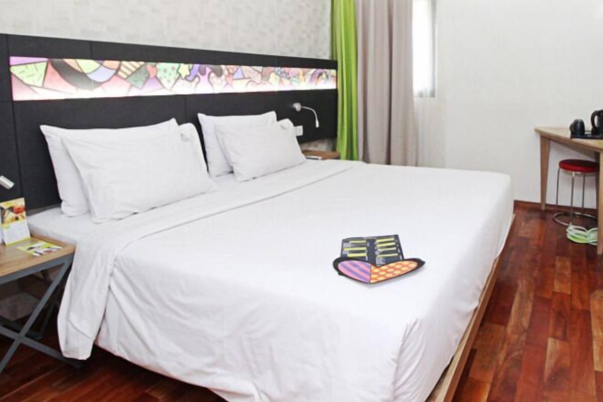 Tallelokero huoneessa, työpöytä