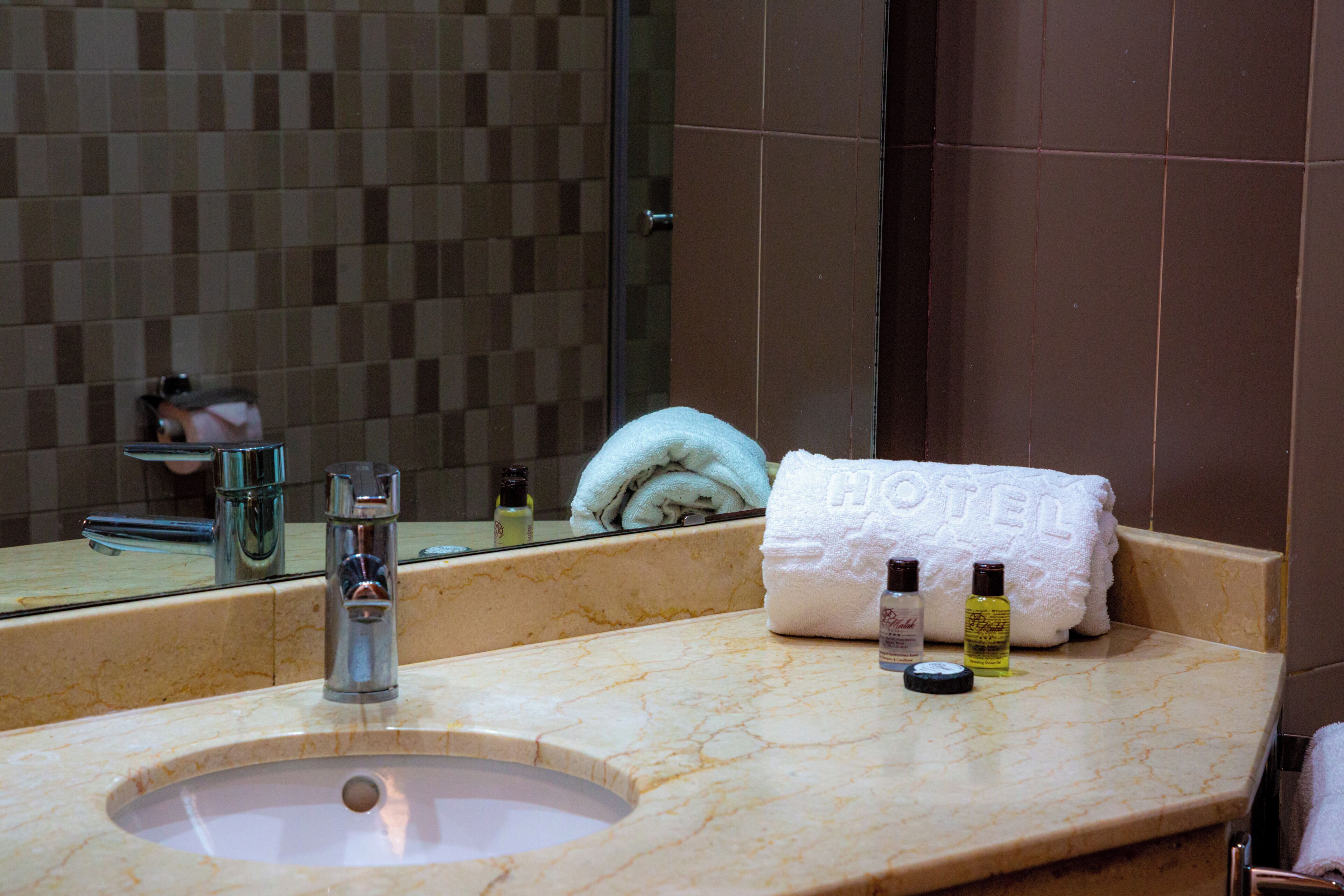 deluxe double room | bathroom | shower, free toiletries, towels