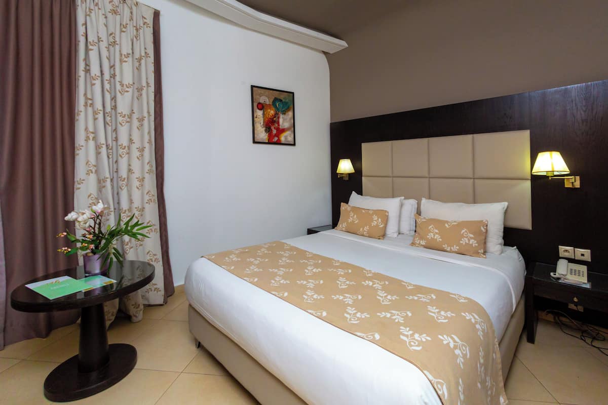 premium bedding, in-room safe, desk, blackout curtains