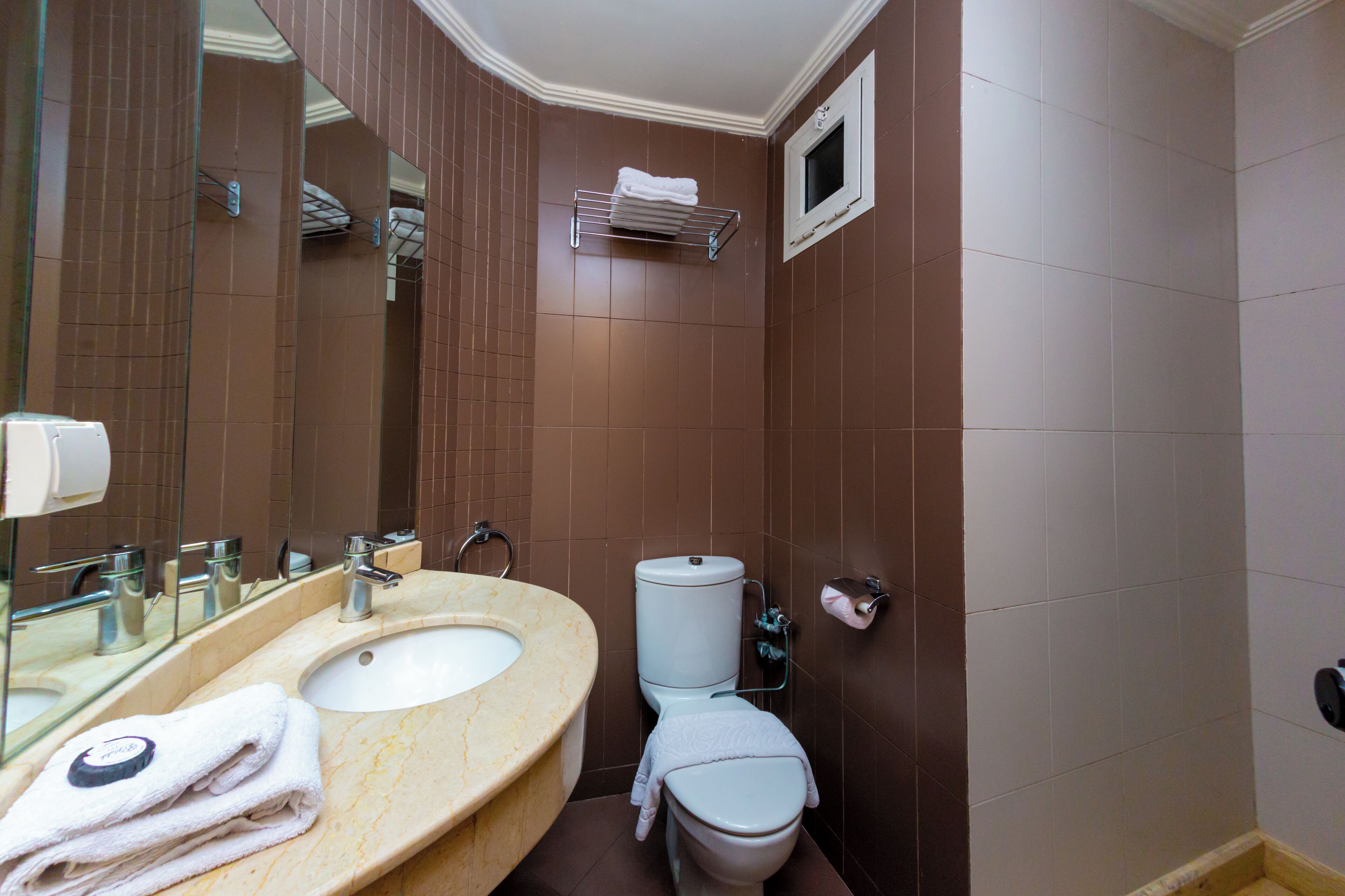 shower, free toiletries, towels