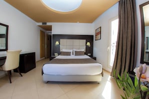 Literie de qualité supérieure, coffres-forts dans les chambres, bureau