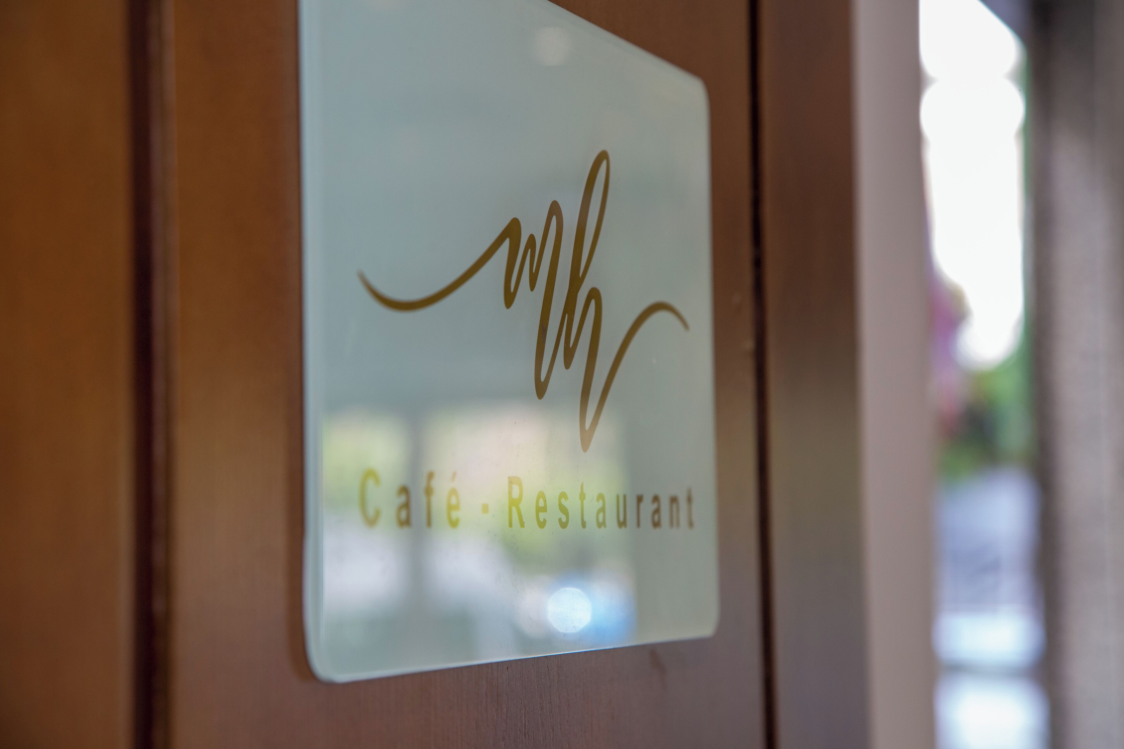 breakfast served, local and international cuisine, al fresco dining