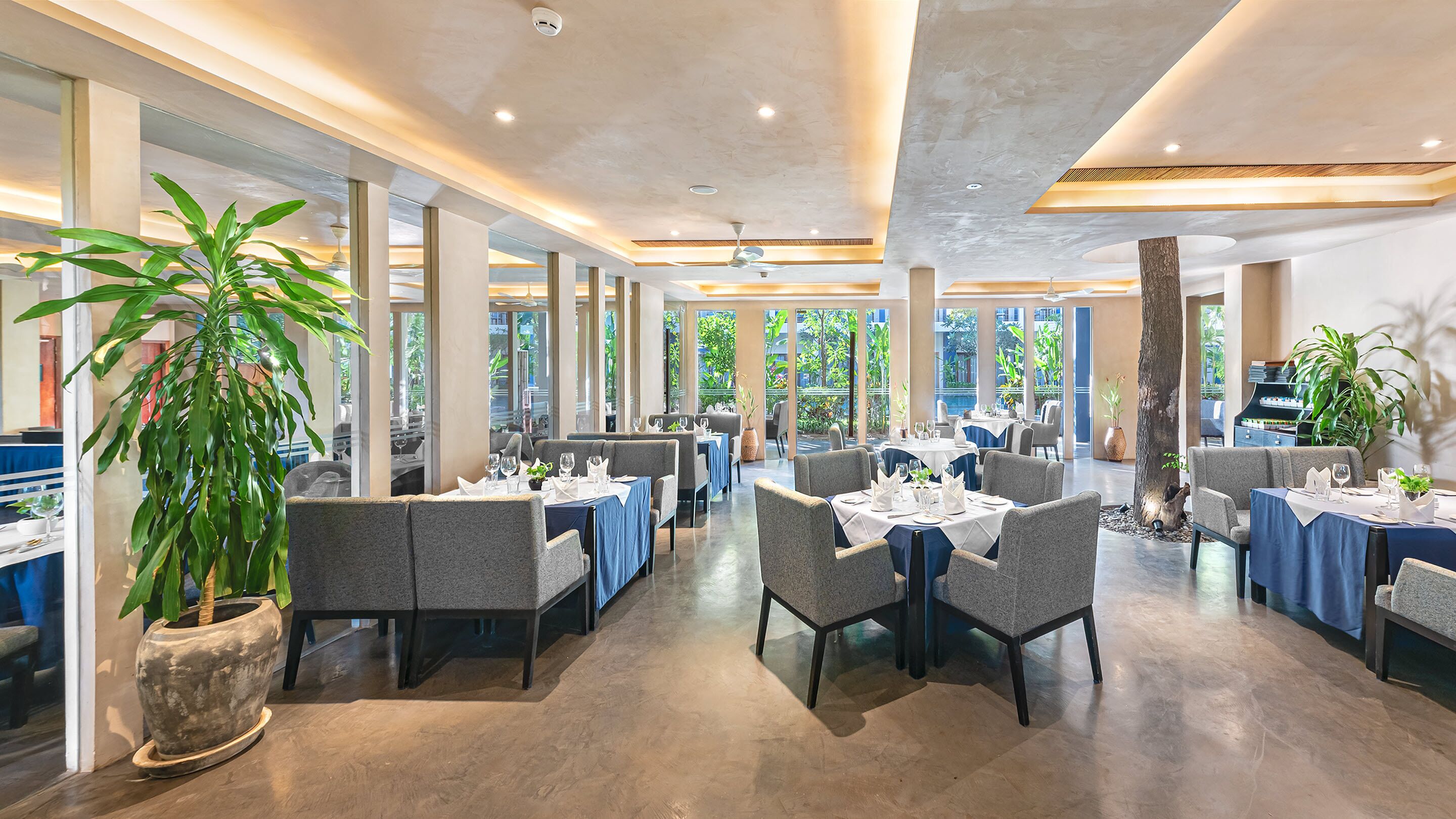 每日供应自助式早餐（每人 USD 16）