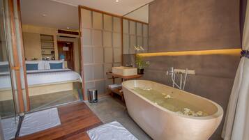 Artículos de tocador gratuitos, secador de pelo, batas, pantuflas