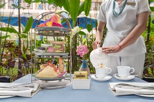 Breakfast, lunch, dinner served; international cuisine