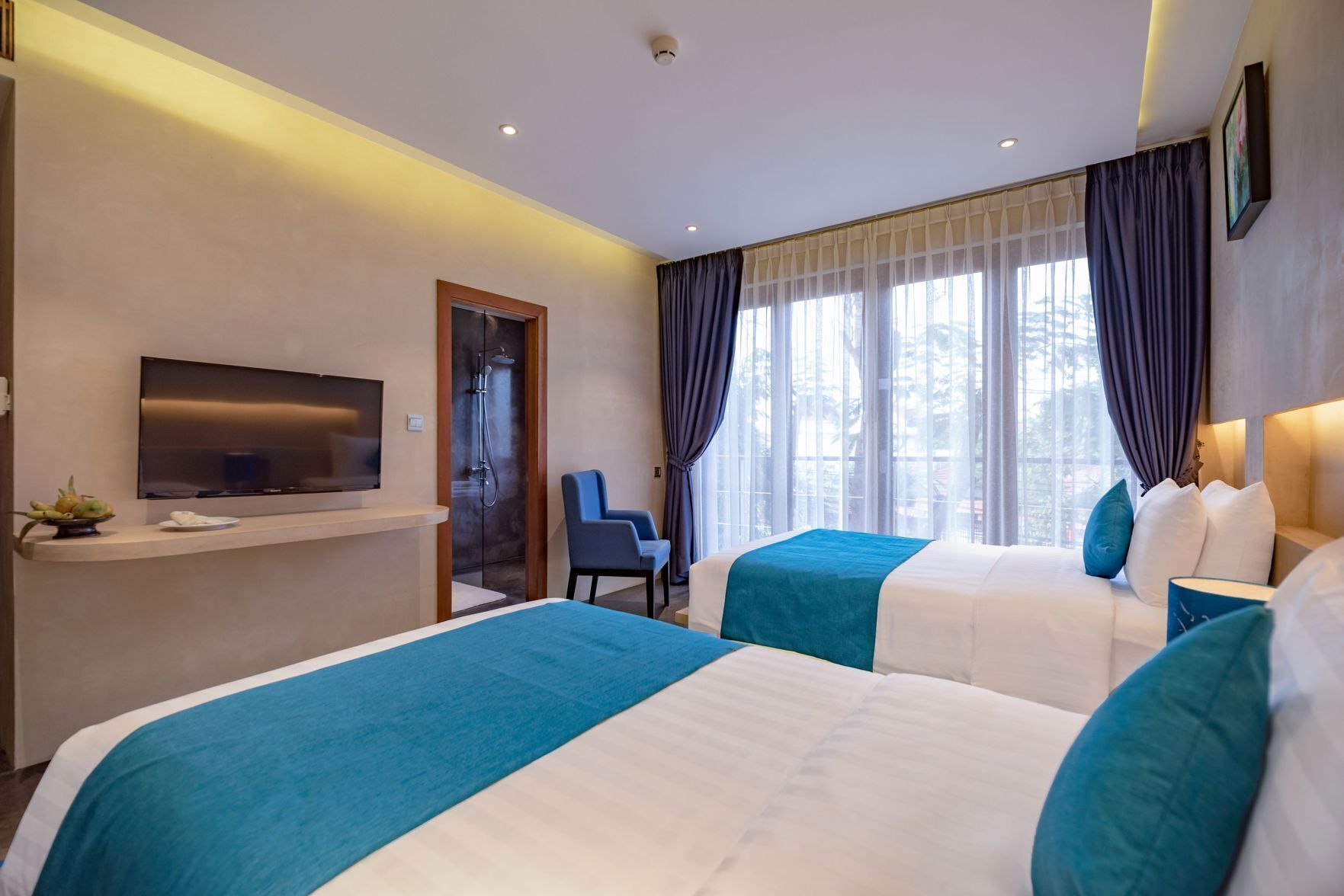 Egyptian cotton sheets, premium bedding, pillow-top beds, minibar