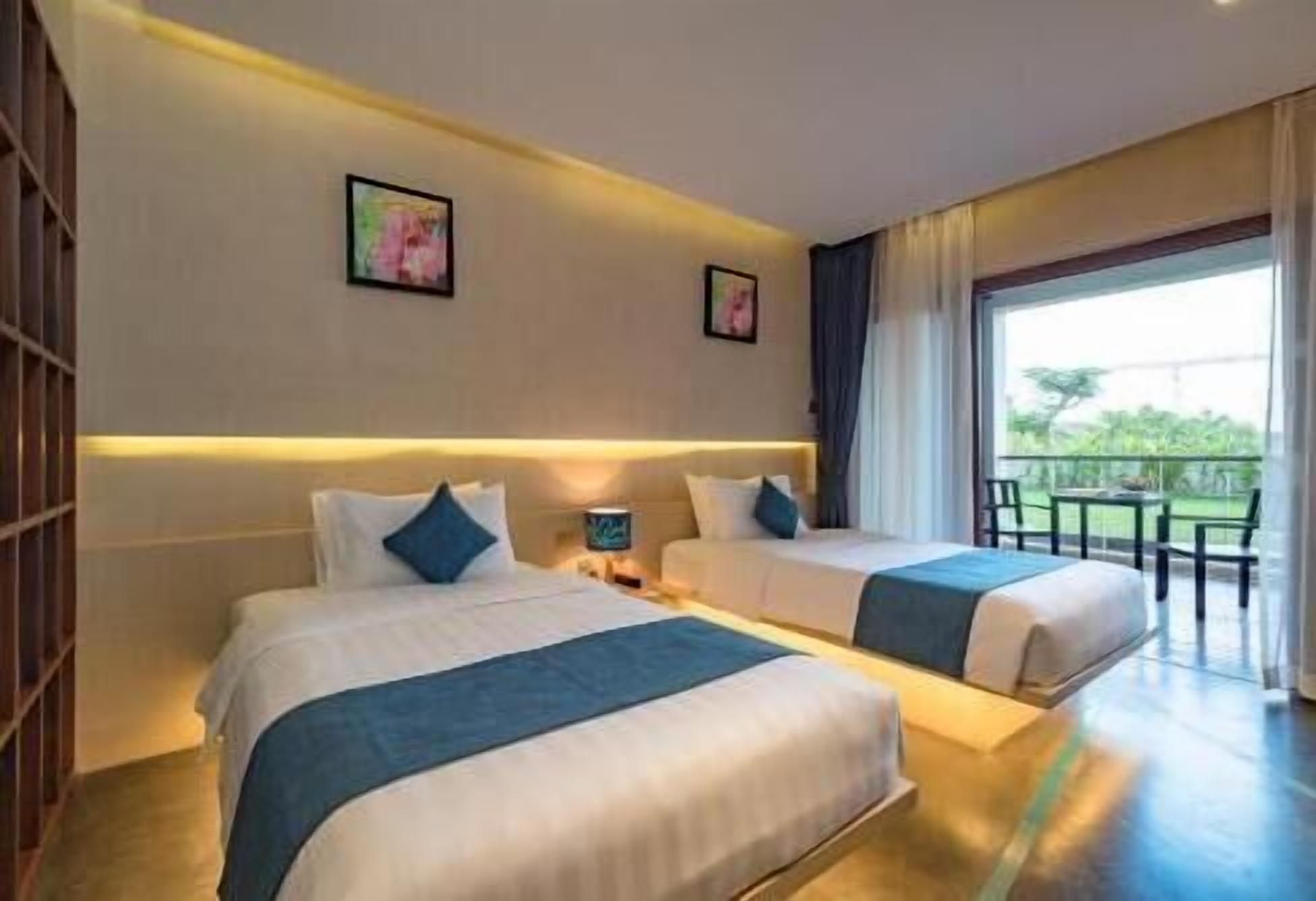 Egyptian cotton sheets, premium bedding, pillow-top beds, minibar