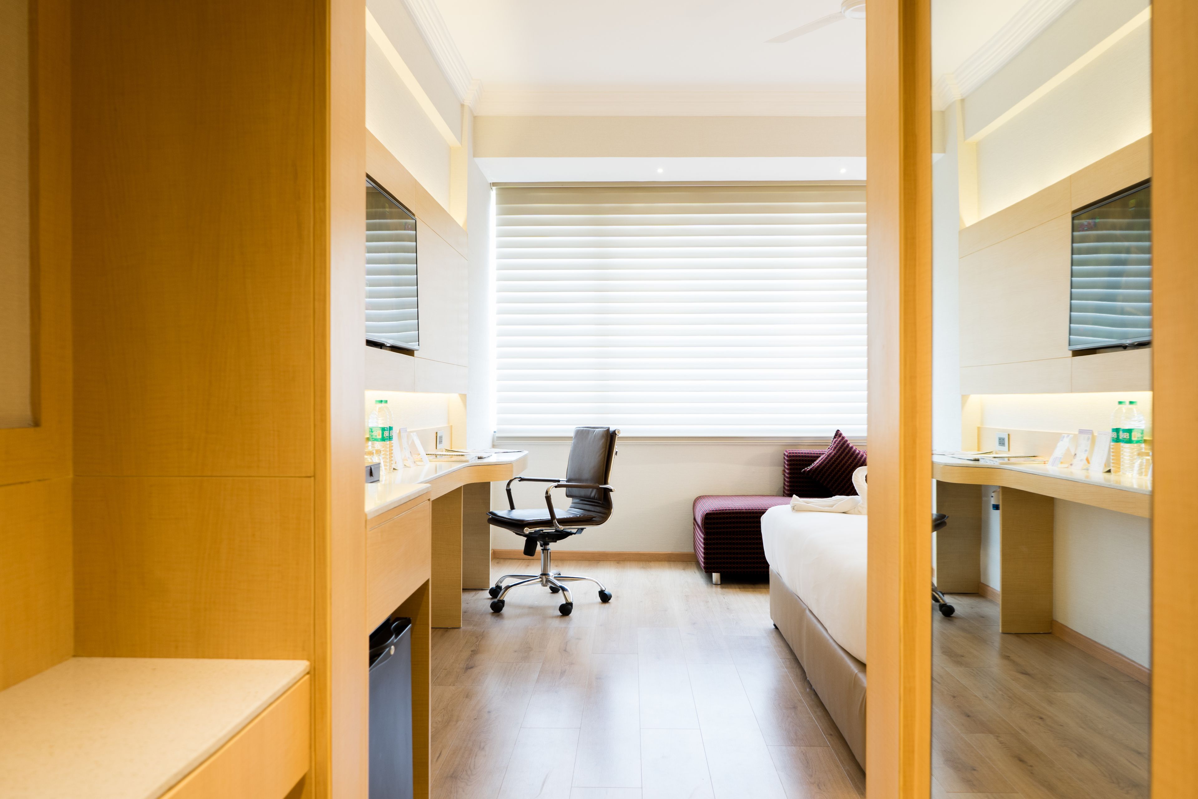 Luxury Room, 1 King Bed, City View, Executive Level | Premium bedding, minibar, in-room safe, individually furnished