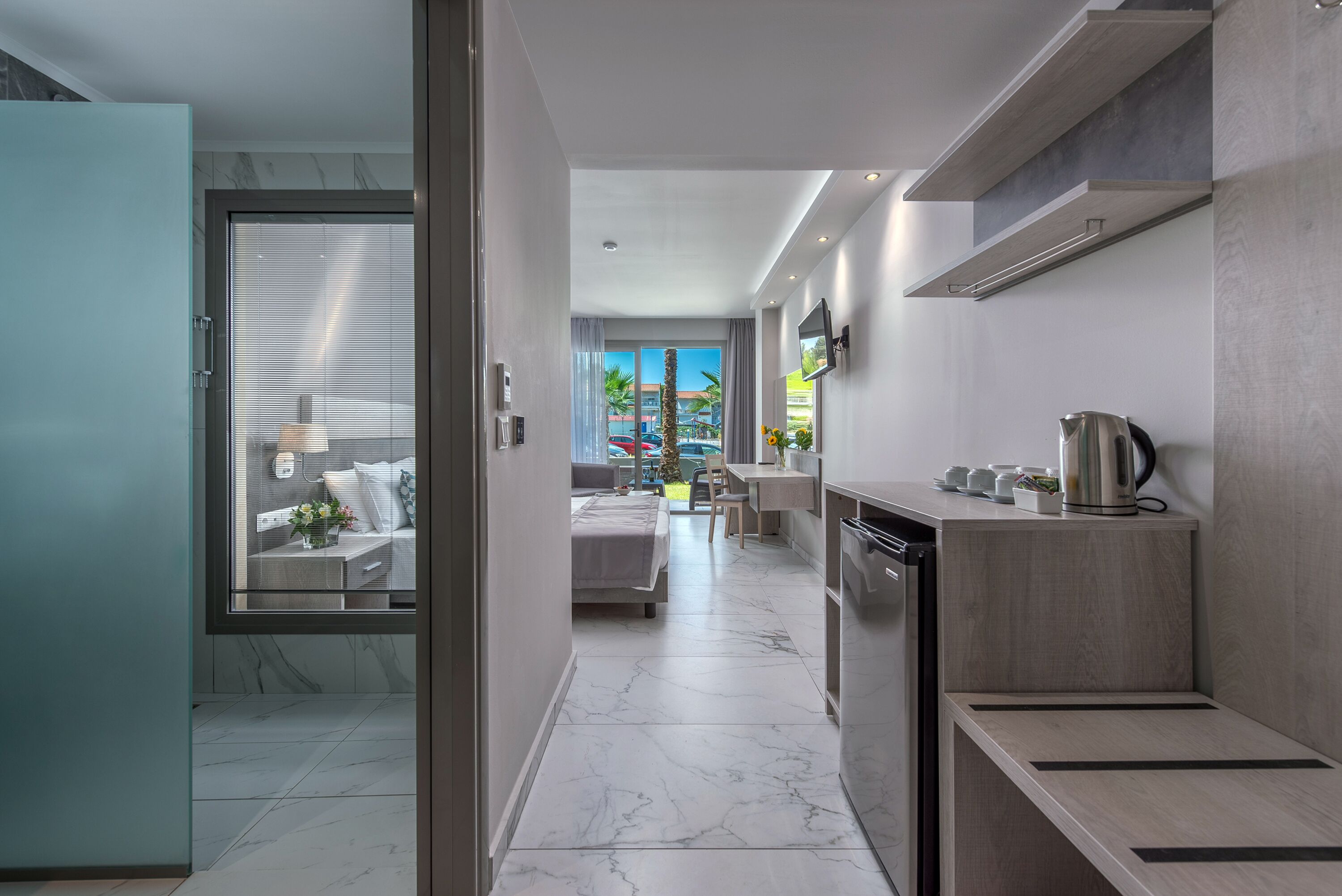 Habitación superior con 1 cama matrimonial o 2 individuales | Cocineta privada | Cafetera y tetera, refrigerador y horno 
