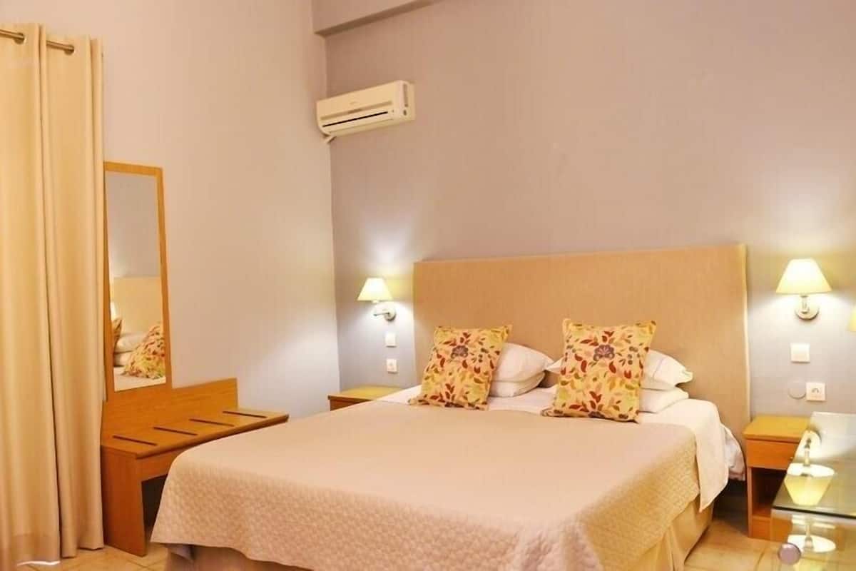 standard double or twin room | in-room safe, soundproofing, free cots/infant beds, free wifi