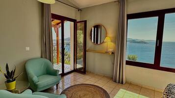 Standard Double Room | In-room safe, soundproofing, free cots/infant beds, free WiFi