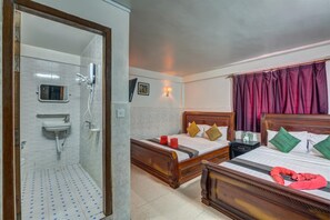 Family Room, 2 Katil Kelamin (Double) (Deluxe) | Peti besi dalam bilik, Wi-fi percuma, cadar katil 