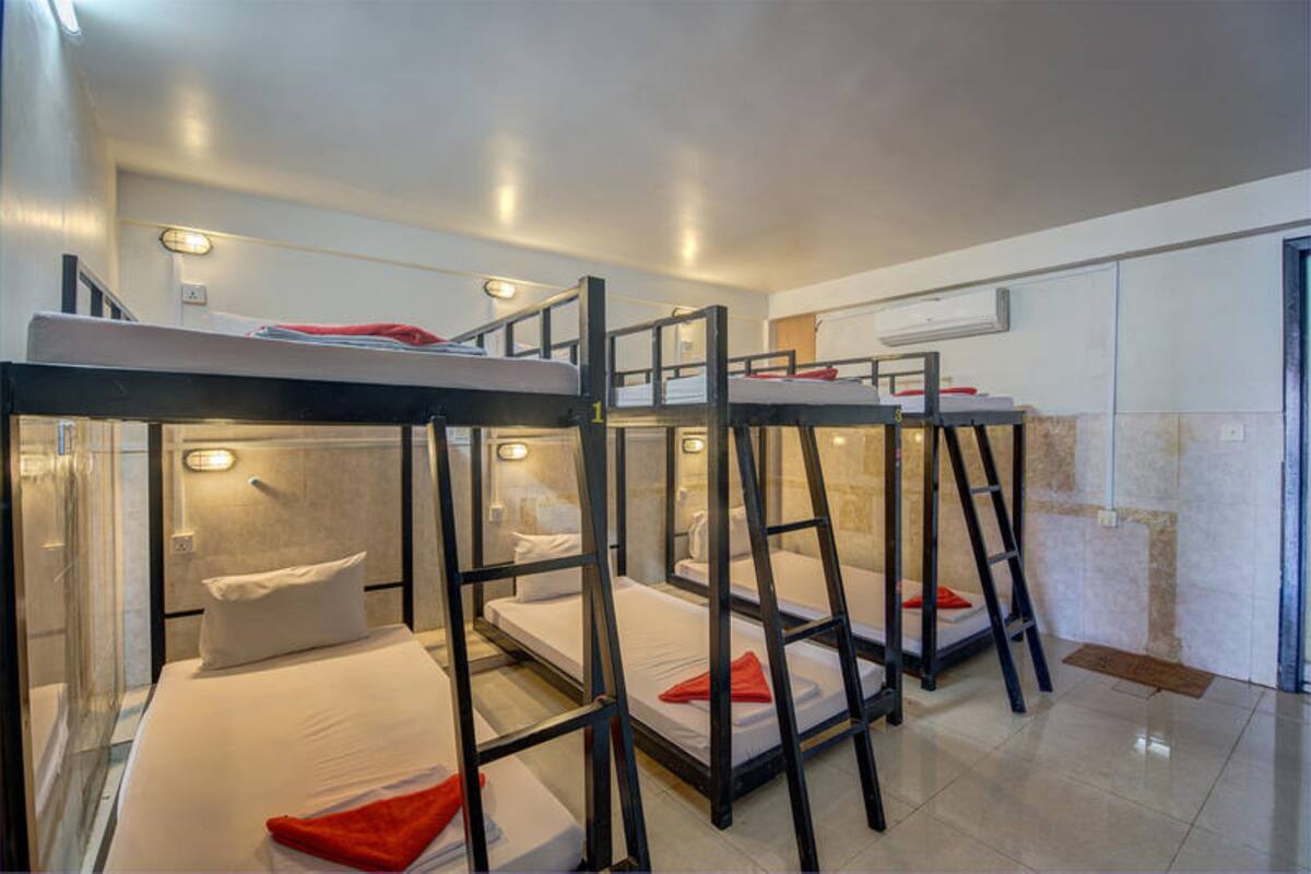 In-room safe, WiFi (free), bed sheets
