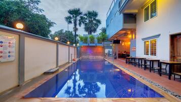 Outdoor pool, sun loungers