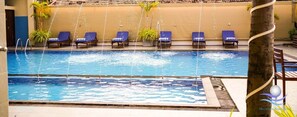 Outdoor pool, open 9:00 AM to 9:00 PM, pool umbrellas, pool loungers - The Ocean Pearl (Negombo)